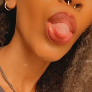 Meet your Posher, Simss